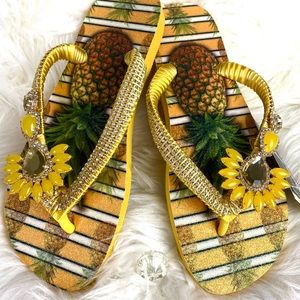 NWT Havaianas Yellow/Green Flats Size 9/10